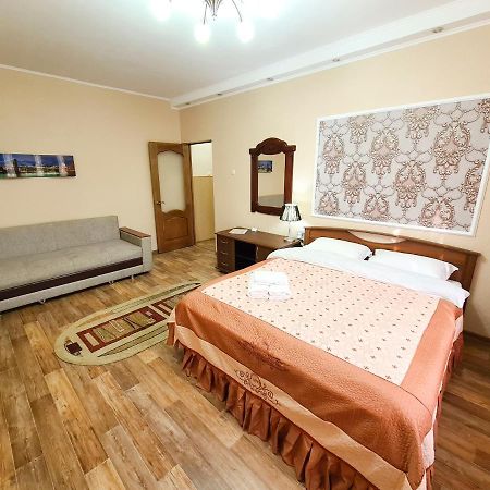 Апартаменты На Улице Розыбакиева, 103 Almaty Bagian luar foto