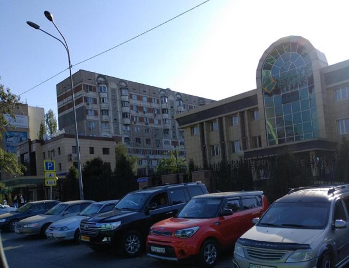 Апартаменты На Улице Розыбакиева, 103 Almaty Bagian luar foto